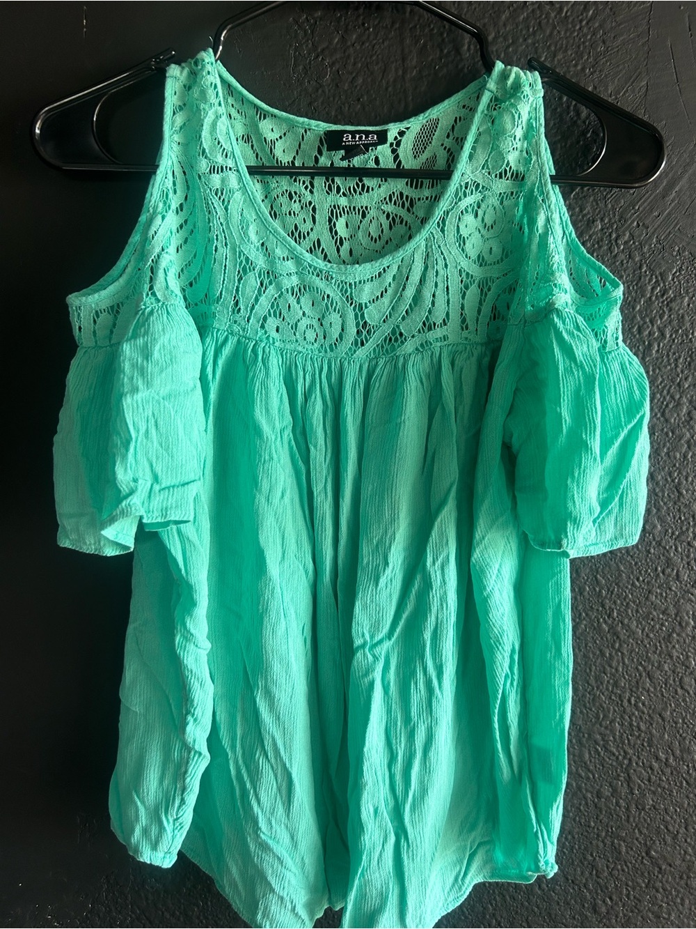 a.n.a Women's Mint Green Lace Cold-Shoulder Top